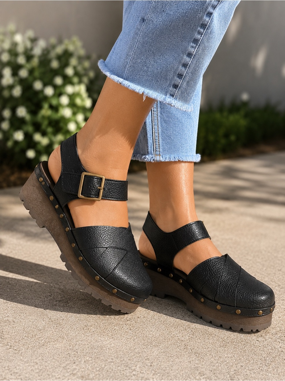 Yellow Box Rethel Platform Clog Sandals Women Size 8 Black Chunky Lug Sole